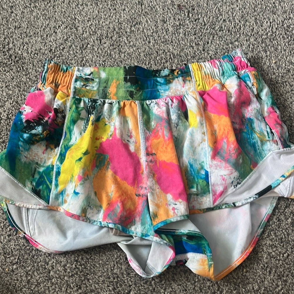 Lululemon hotty hot 2.5 inch shorts